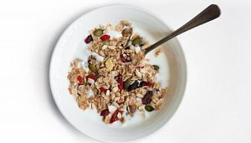 bowl-of-delicious-breakfast-oats-muesli--390x205 10 Breakfast Recipes For a Healthy Body & Mind